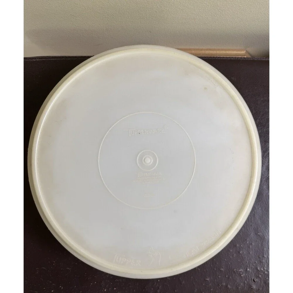 VTG Tupperware Large Round Carry All Pie Keeper Storage With Lid 12 Inch Retro